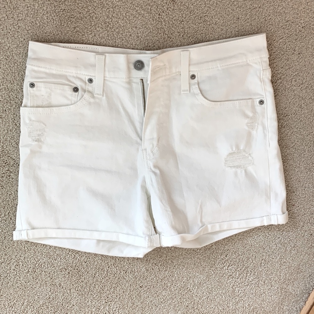 Mid length Levi’s shorts
